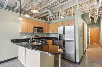5200 Peachtree Rd in Atlanta, GA - Building Photo - Building Photo