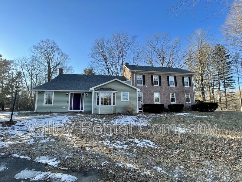 4 Lawrence Plain Rd in Hadley, MA - Building Photo