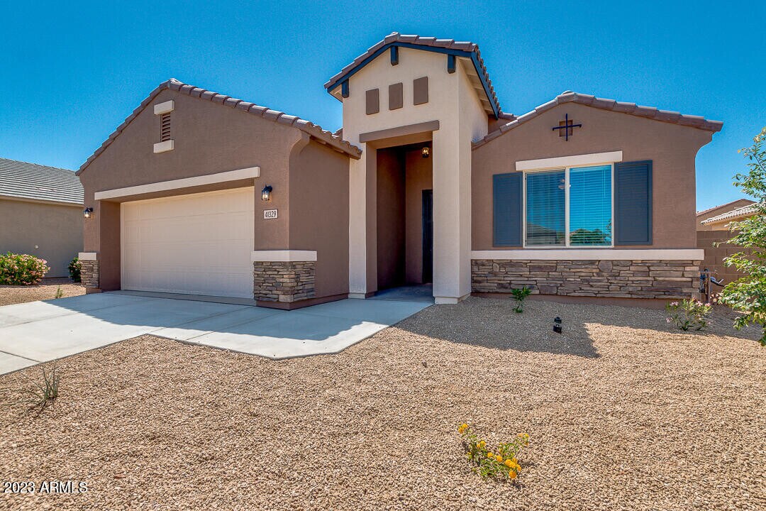 41329 W Curtis Ln in Maricopa, AZ - Building Photo