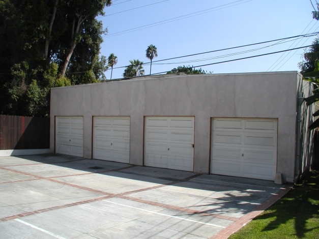 4832 Oakwood Ave in Los Angeles, CA - Building Photo