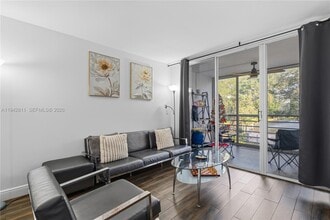 9340 Lagoon Pl in Davie, FL - Foto de edificio - Building Photo