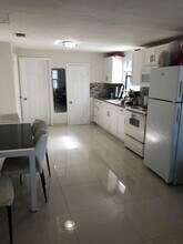 2237 Taft St in Hollywood, FL - Building Photo - Building Photo