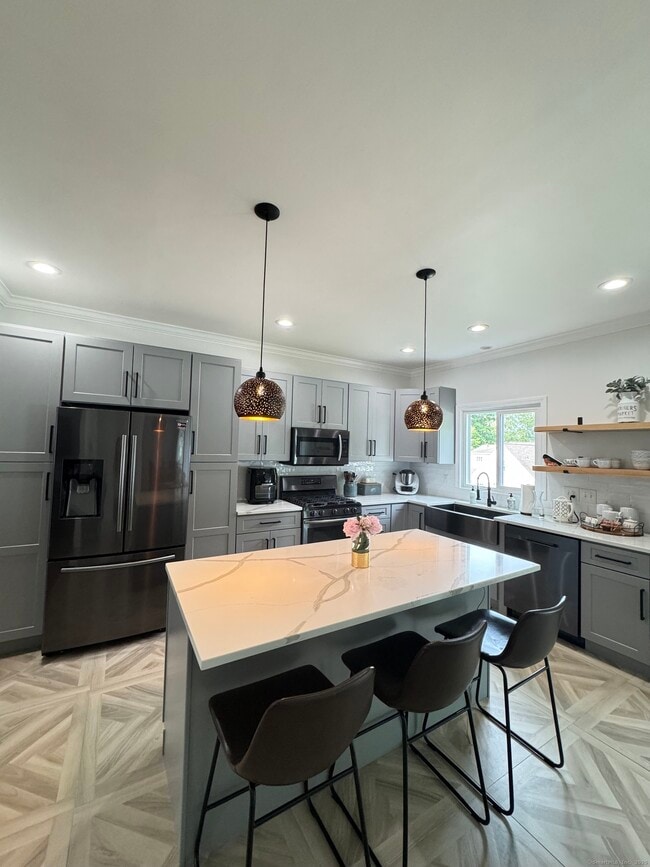 11 Regan Cir in Shelton, CT - Building Photo - Building Photo
