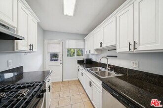 1270 Havenhurst Dr in West Hollywood, CA - Building Photo - Building Photo