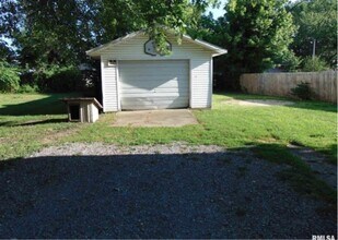 504 E Hill St in Herrin, IL - Building Photo - Building Photo