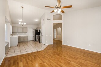 6402 W Potter Dr in Glendale, AZ - Foto de edificio - Building Photo