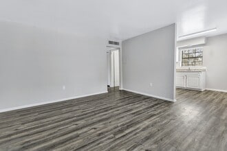 Vista Palms in Tampa, FL - Building Photo - Building Photo