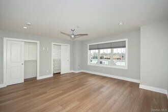 1 Wallace Ct in Valley Stream, NY - Building Photo - Building Photo