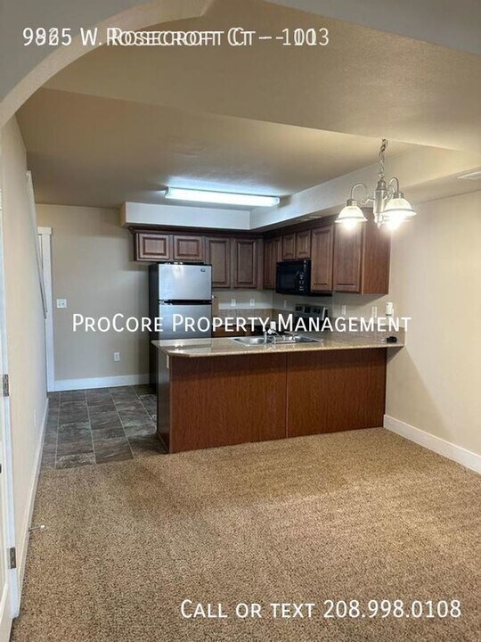 9825 W Rosecroft Ct, Unit 101 in Boise, ID - Building Photo