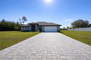 224 SE 13th Terrace in Cape Coral, FL - Building Photo