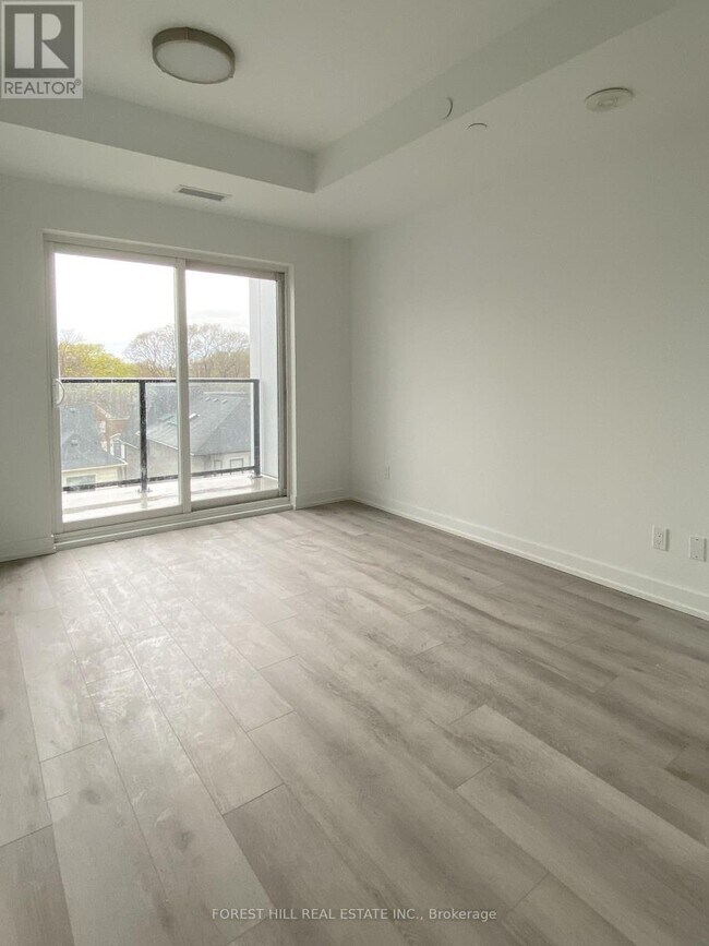 2000 Bathurst St in Toronto, ON - Building Photo - Building Photo