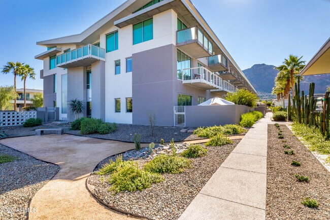 5455 E Lincoln Dr in Paradise Valley, AZ - Building Photo - Building Photo