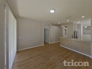 10337 Avelar Ridge Dr in Riverview, FL - Foto de edificio - Building Photo