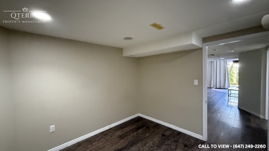 2409 Bankside Dr in Mississauga, ON - Building Photo - Building Photo