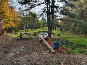 18 Buckwood Rd in Manchester, ME - Foto de edificio - Building Photo