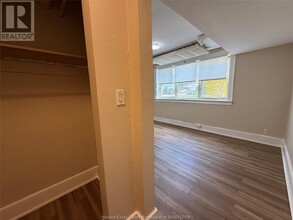 249 Pillette Rd in Windsor, ON - Building Photo - Building Photo