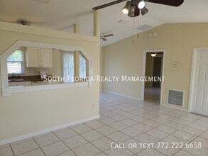 729 SE Lansdowne Ave in Port St. Lucie, FL - Building Photo - Building Photo