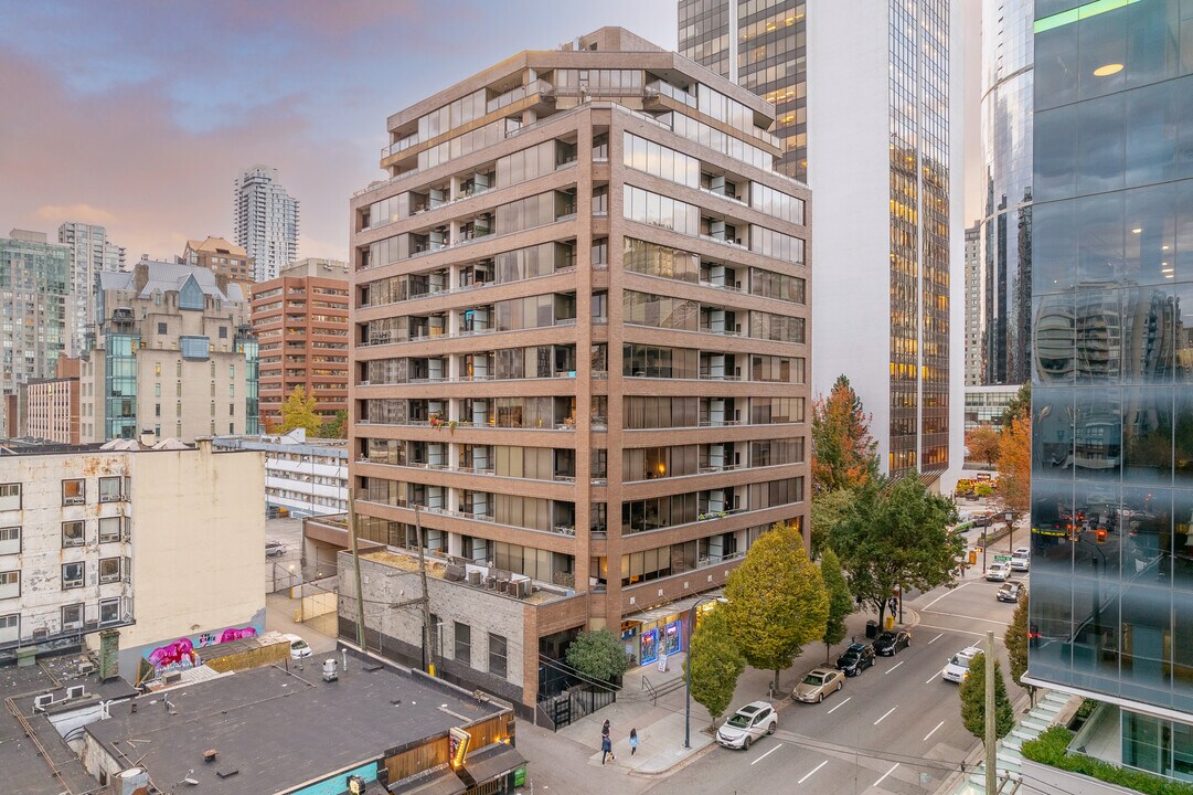 Fortune House in Vancouver, BC - Building Photo