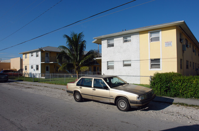 6410 NW 6 Ave in Miami, FL - Building Photo - Building Photo