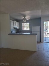 5390 S Swenson St in Las Vegas, NV - Building Photo - Building Photo