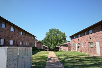 Shannon Fox Apartments in St. Louis, MO - Building Photo - Building Photo