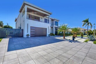 1161 Pine Point Rd in Riviera Beach, FL - Building Photo - Building Photo