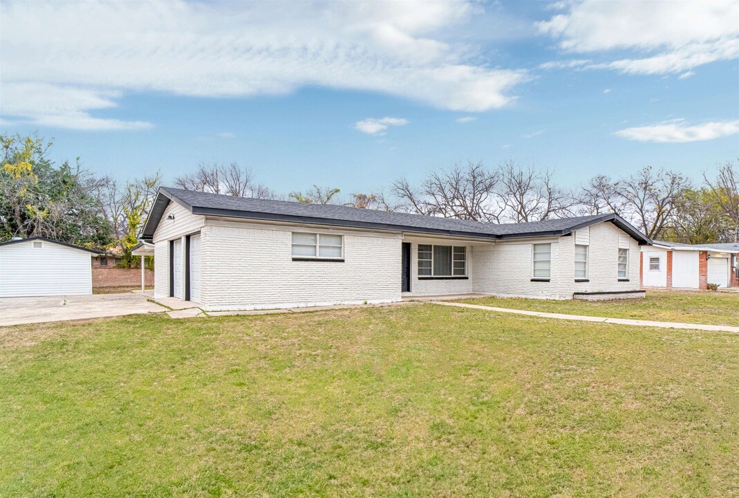 101 Serafini Dr in Del Rio, TX - Foto de edificio