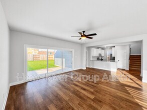 105 Skyflower Ln in San Marcos, TX - Foto de edificio - Building Photo