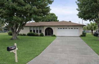 4507 SE 9th Pl in Cape Coral, FL - Building Photo