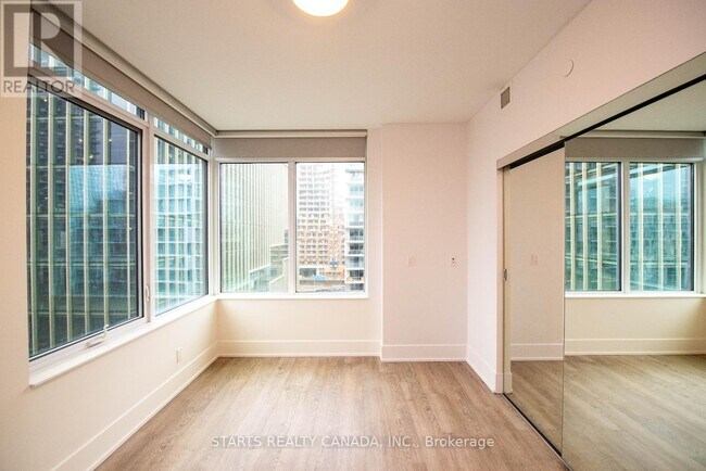 1-721 Edgewater Dr in Toronto, ON - Building Photo - Building Photo