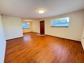 527 Wells Ave N, Unit 527 Wells Ave in Renton, WA - Foto de edificio - Building Photo