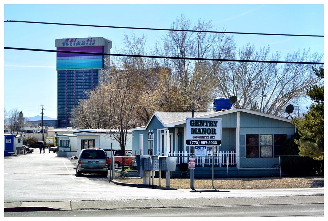 390 Gentry Way in Reno, NV - Building Photo