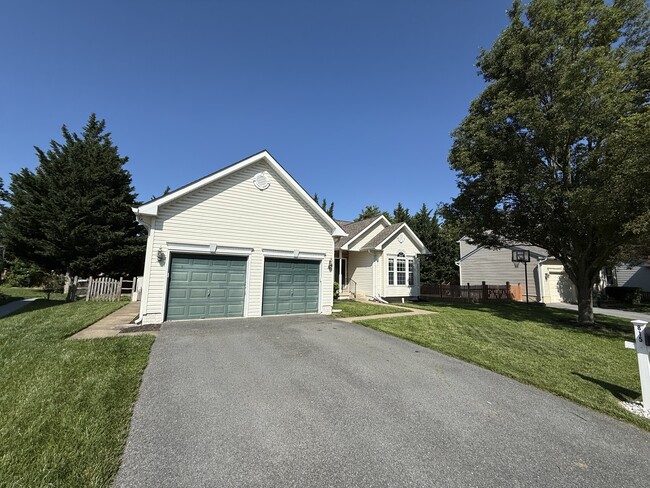 815 Aztec Dr in Frederick, MD - Building Photo - Building Photo