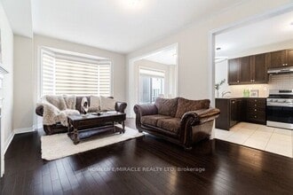 117 Finegan Cir in Brampton, ON - Building Photo - Building Photo