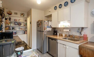 9509 Lincolnwood Dr in Evanston, IL - Building Photo - Building Photo