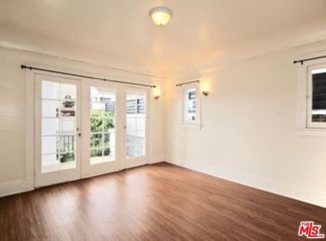 1034 N Kenmore Ave in Los Angeles, CA - Building Photo - Building Photo