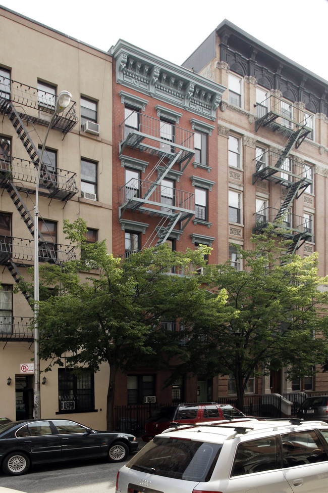 219 E Fourth St in New York, NY - Foto de edificio - Building Photo