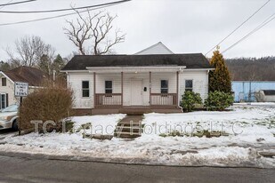 127 Haymond Hwy in Clarksburg, WV - Building Photo