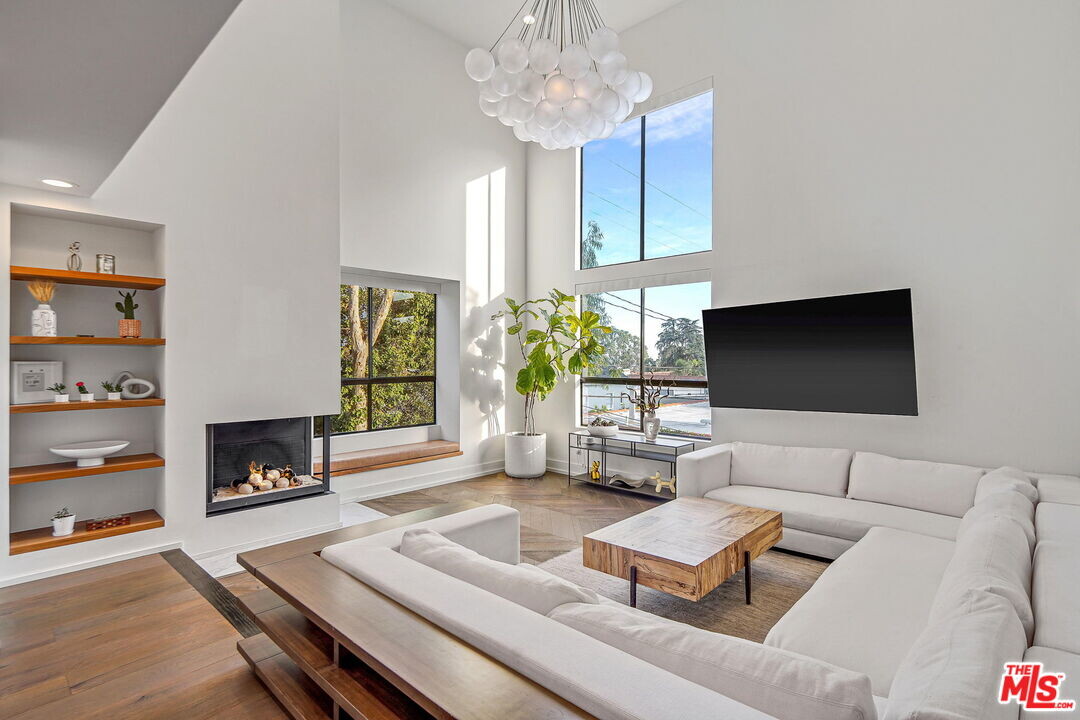 1412 N Crescent Heights Blvd-Unit -PH206 in West Hollywood, CA - Foto de edificio
