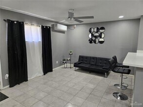 800 E Tulipan Ave in Hidalgo, TX - Building Photo - Building Photo