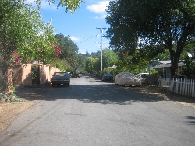17660 Middlefield in Sonoma, CA - Foto de edificio - Building Photo