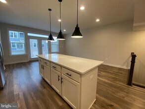 8612 Shady Pines Dr in Frederick, MD - Building Photo - Building Photo