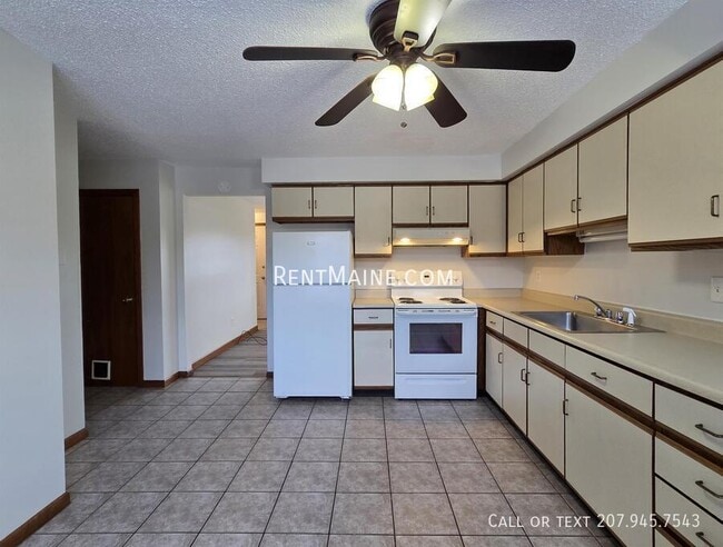 2 Hartley St in Lewiston, ME - Foto de edificio - Building Photo