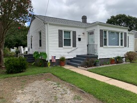 631 Willow Dr in Newport News, VA - Building Photo