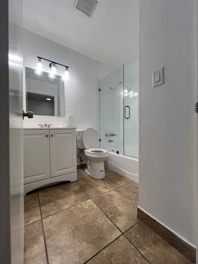 1447 E Windsor Rd in Glendale, CA - Building Photo - Building Photo