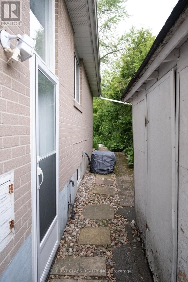 331 Woodsworth Rd in Toronto, ON - Building Photo - Building Photo