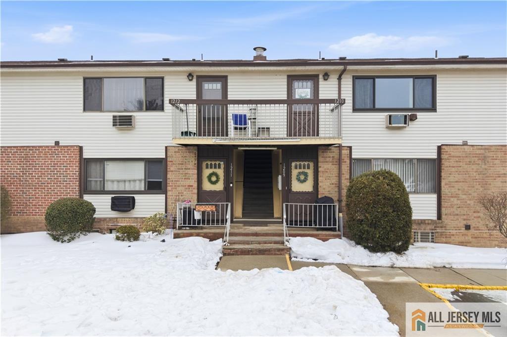 1210 Cricket Ln in Woodbridge Township, NJ - Building Photo