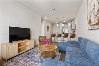 5820 1/2 Cameron Rd in Austin, TX - Building Photo - Building Photo