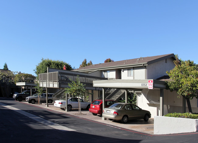 La Jolla Park Villas in La Jolla, CA - Building Photo - Building Photo