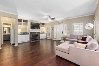 2730 Kinney Oaks Ct in Austin, TX - Building Photo - Building Photo